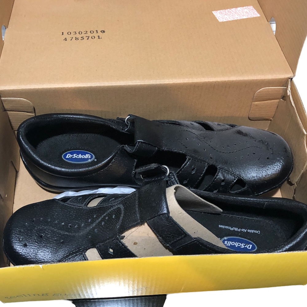 ⬇️ Dr. Schol’s woman’s shoes